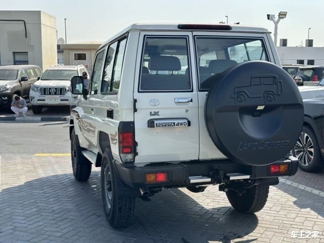 24款丰田酷路泽lc71柴油版28t白色售价62万