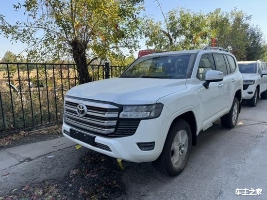 云南西双版纳中东版酷路泽柴油版33t新车价格