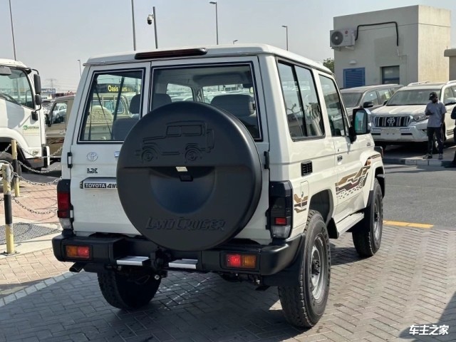 24款丰田酷路泽lc71柴油版28t白色售价62万