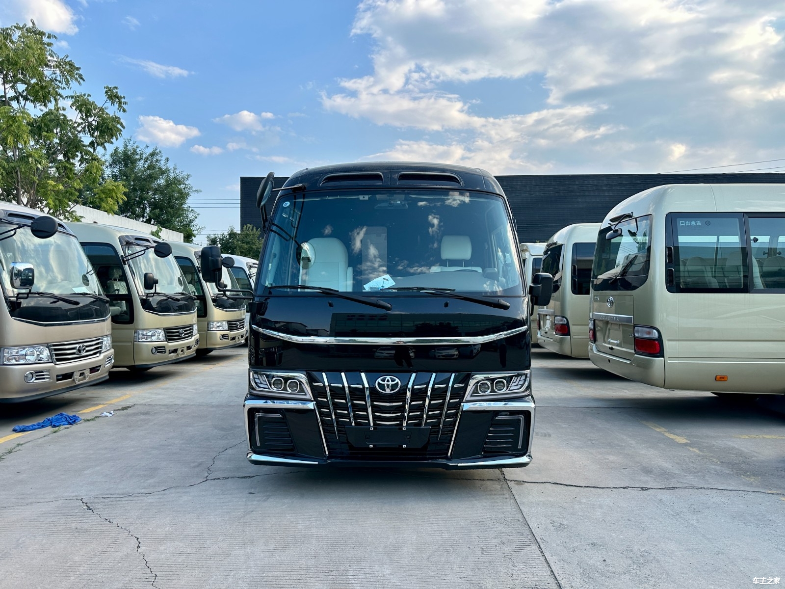 丰田考斯特展厅现车销售全国可上牌