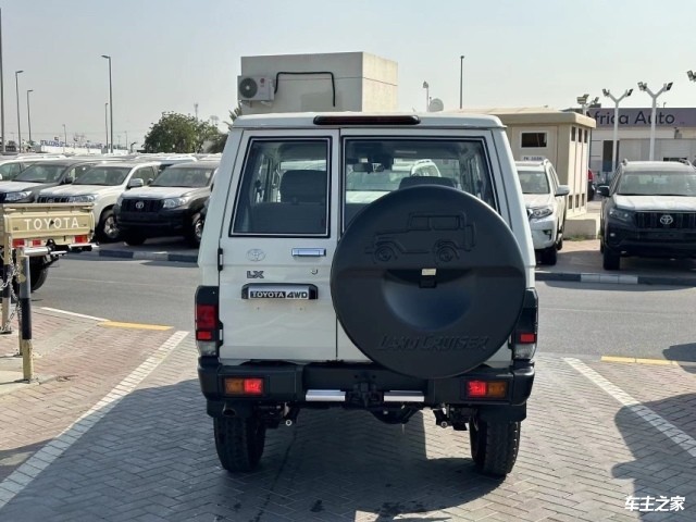 24款丰田酷路泽lc71柴油版28t白色售价62万
