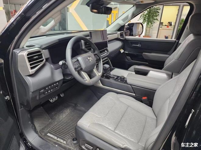 丰田红杉24款港口现车配置多多全国可低息分期贷款