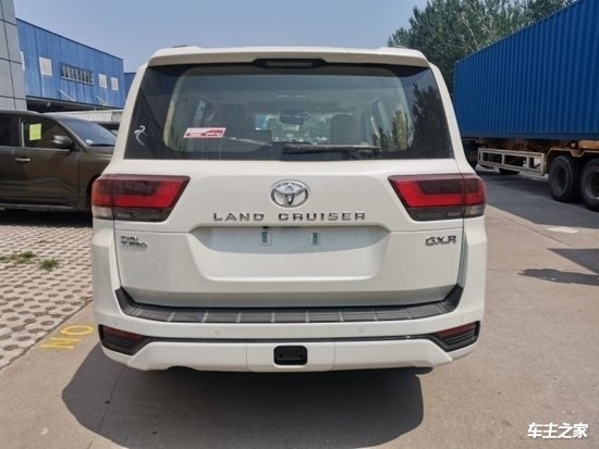 2023款丰田酷路泽3500港口最新售价80余万起可分期