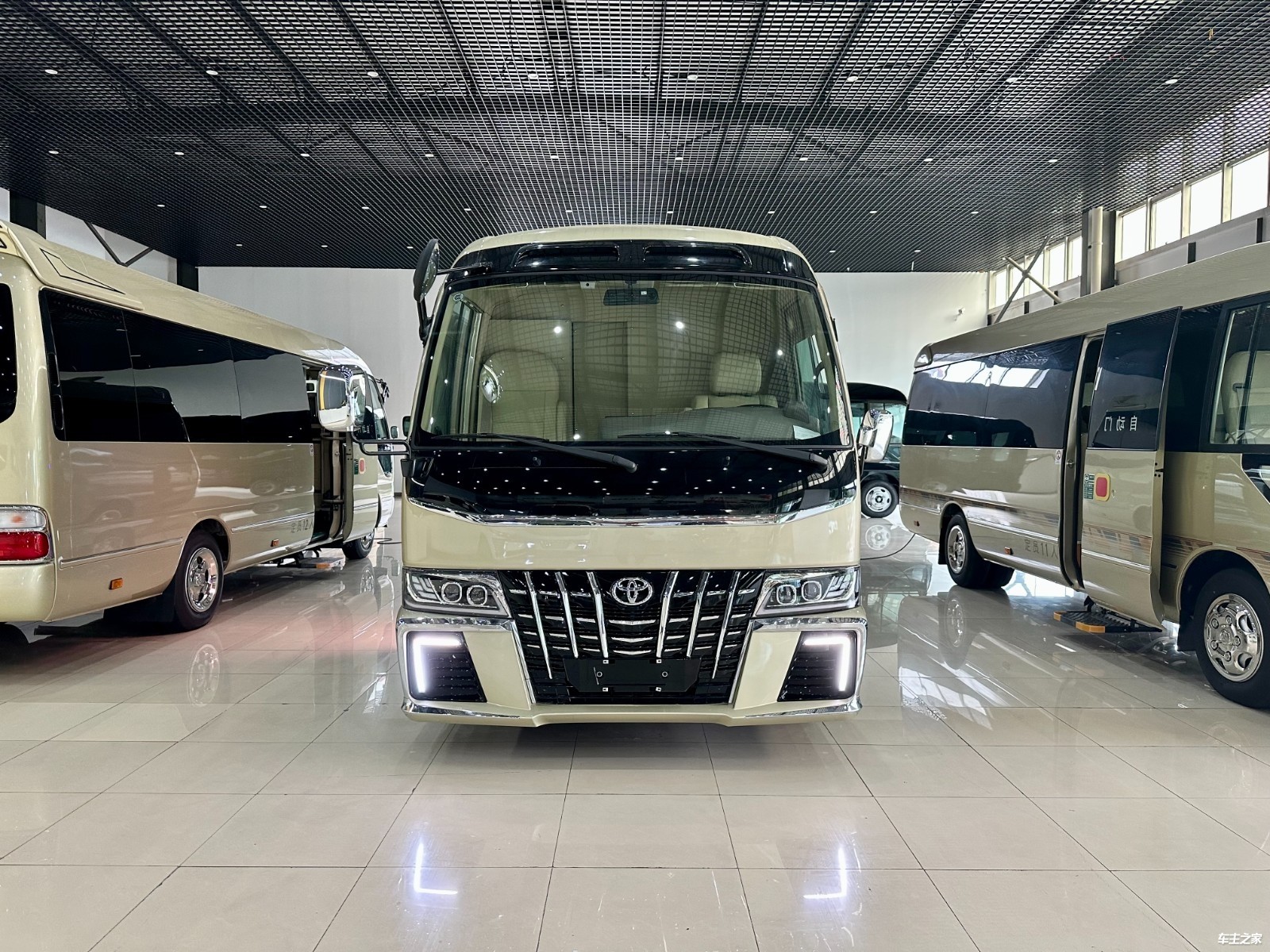 丰田柯斯达北京专卖店考斯特12座价格多少钱