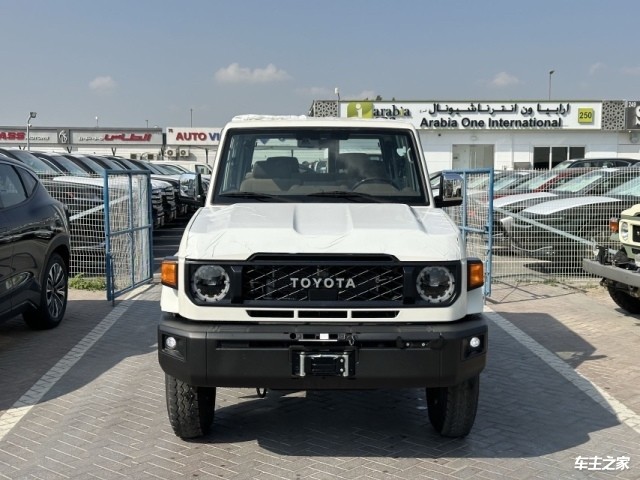 24款丰田酷路泽lc71柴油版28t白色售价62万