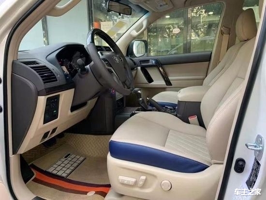 可以为您购买的丐版车辆 完美的装饰22款丰田霸道2700中东版内饰以