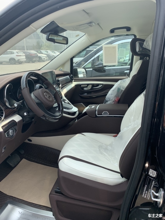 奔驰v级v250港口现车升级展示支持私人定制化舒享空间