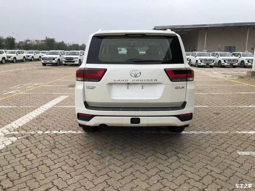 23款柴油酷路泽3300天津港现车最新售价90万起全国上牌无忧