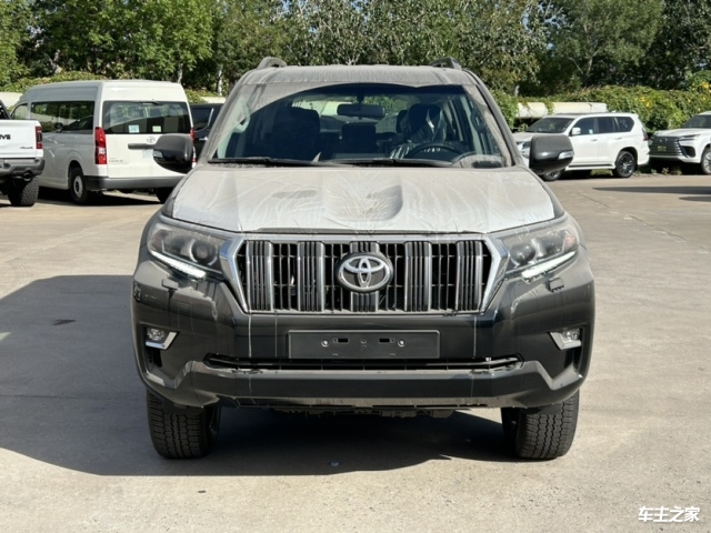 2023款丰田霸道2800柴油中东版现车报价最省油的suv
