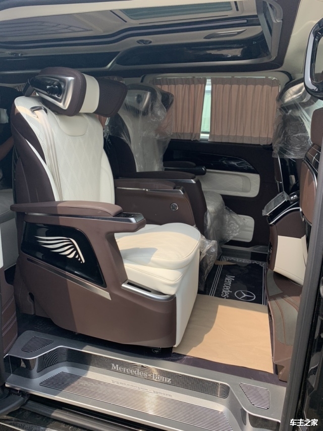 奔驰v级v250港口现车升级展示支持私人定制化舒享空间