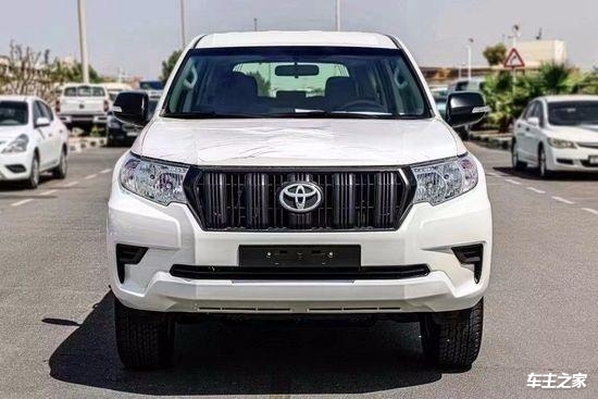 2022款进口丰田霸道2700现车,全新设计的直瀑式前格栅让新普拉多显得