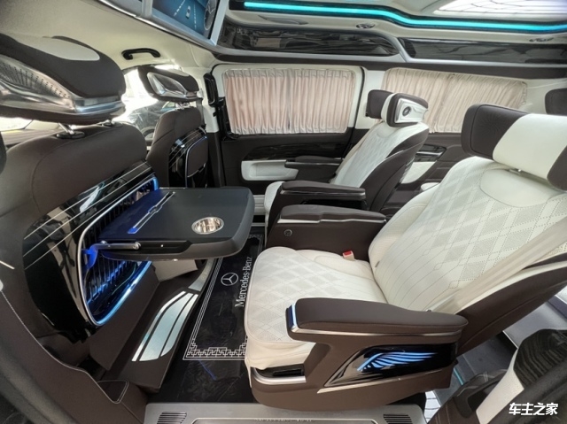 奔驰v级v250港口现车升级展示支持私人定制化舒享空间