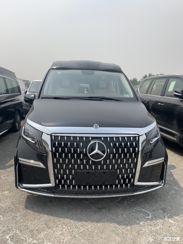 奔驰v级v250港口现车升级展示支持私人定制化舒享空间