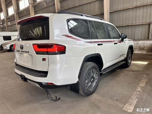 23款丰田酷路泽lc300现车顶配gr运动版港口特惠价125万可分期购车