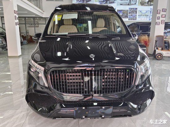 云南普洱24款奔驰v260l升级改装现车69.8万起现车充足