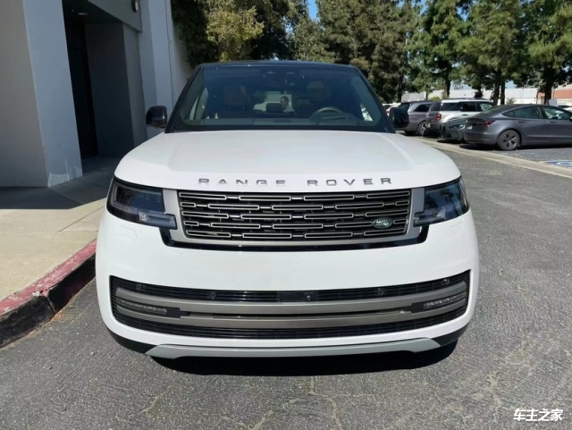 24款 路虎揽胜行政 3.0t p400 汽油 se 标轴 现车