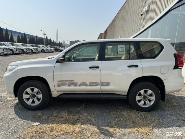 霸道2700 22款 tx 铝轮 底挂 无天窗 无冰箱 西安现车