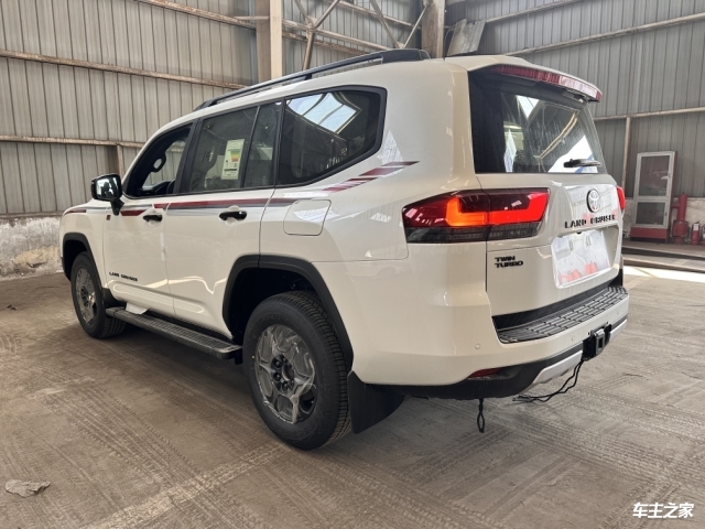 24款丰田酷路泽3500 中东版硬派越野港口现车手续齐