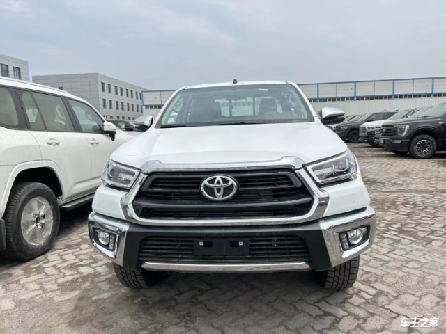 丰田经典不死鸟,海拉克斯24款2.8t柴油最新现车售价直降3万元