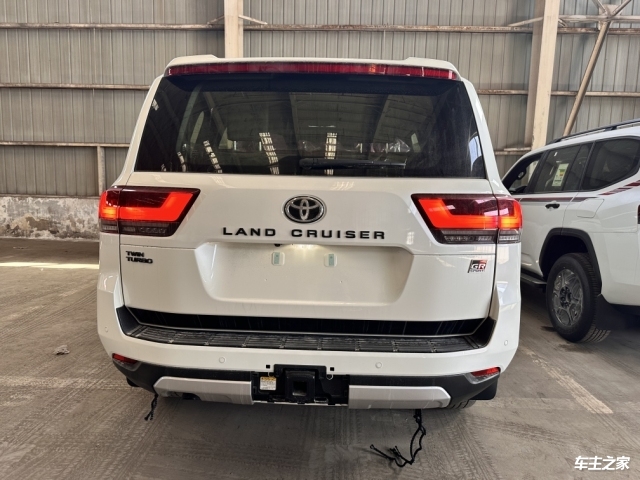 24款丰田酷路泽3500 中东版硬派越野港口现车手续齐