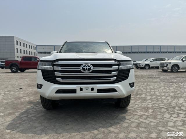 全新24款兰德酷路泽lc300还能勾起你的情怀吗