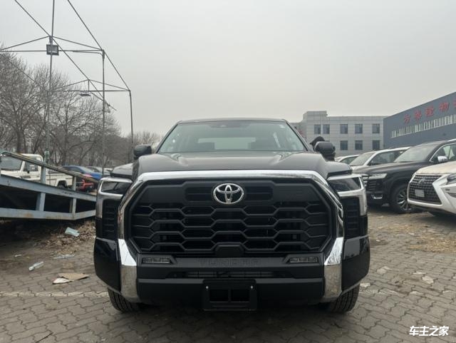 丰田坦途受到一度追捧的原因在于它的多功能性--集合了suv的越野性能