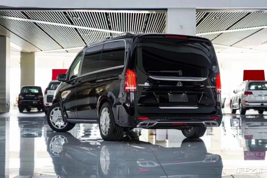 昆明奔驰v260l改装7座平顶迈巴赫vs680优惠价格50万起