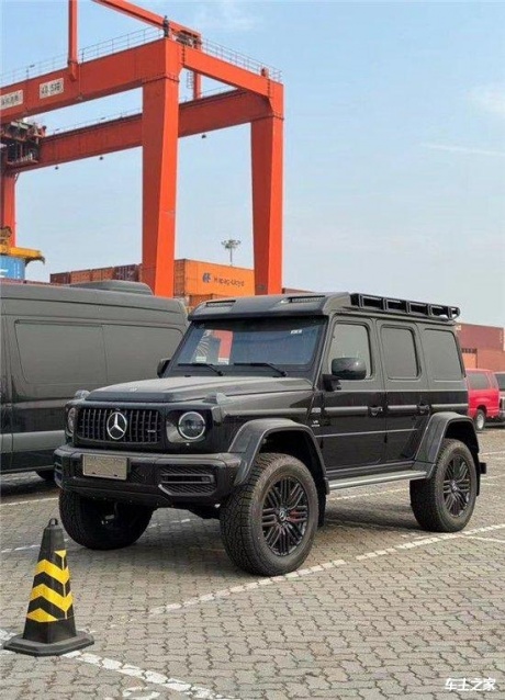 23款奔驰G63 4X4天津港现车颜色齐全 价格400万！