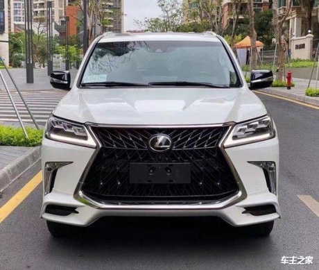 24款雷克萨斯LX570白红现车中东版200余万满配