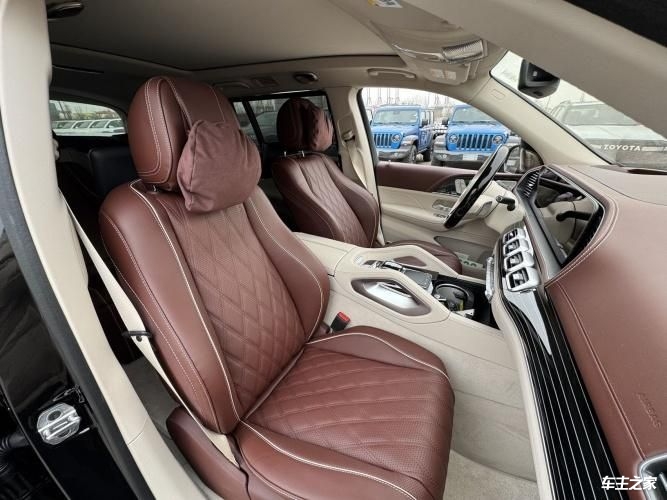 2025款美版迈巴赫GLS600 黑/玛奇朵 23轮大满配288万