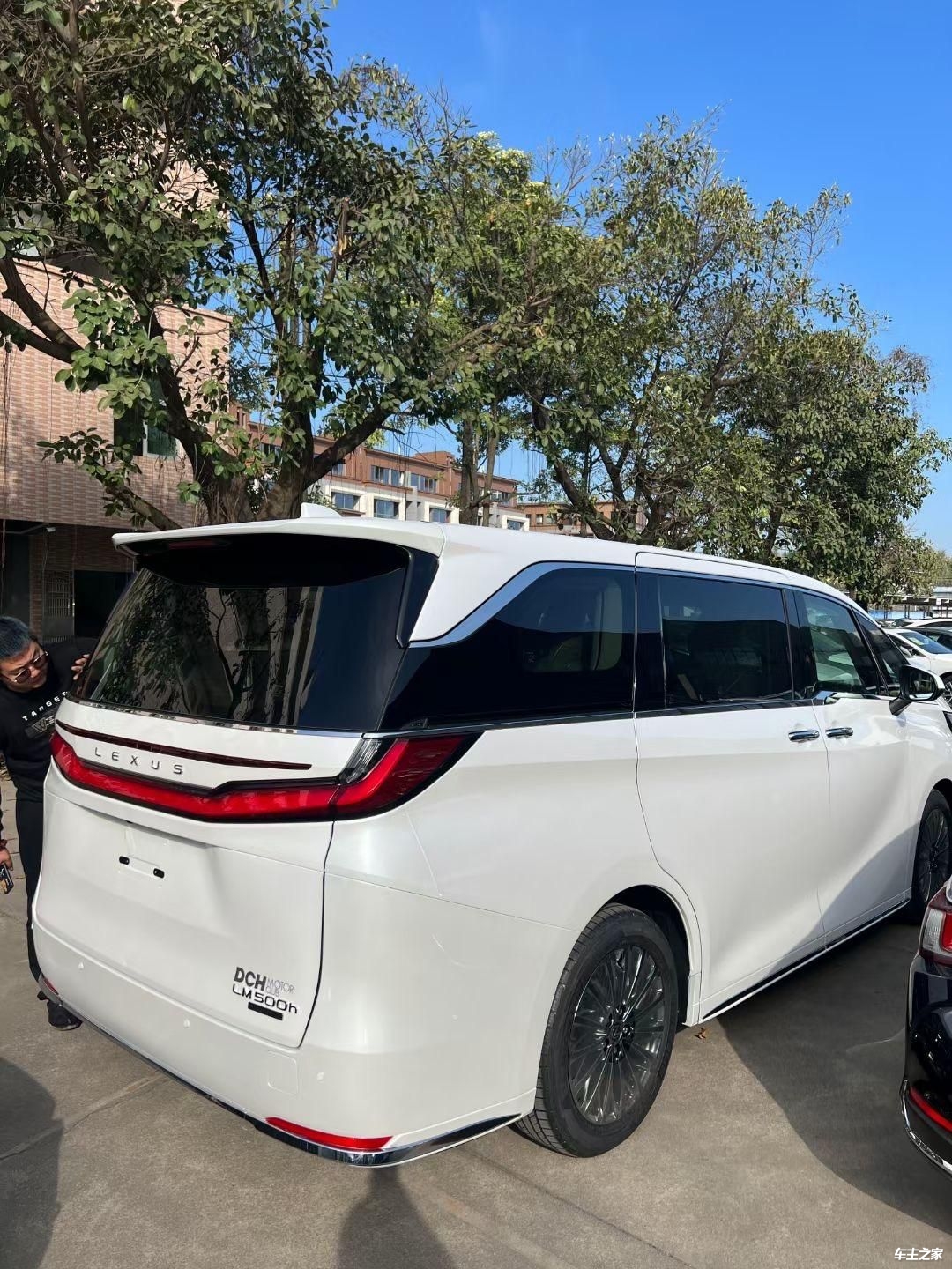 25款雷克萨斯lm350/lm500尊崇版现车首发 匠心至境