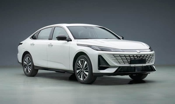 逸动PHEV 全部在售 2025款新款长安逸动申报图公布 推出插混及燃油版