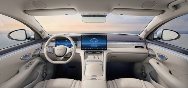 比亚迪海豹08内饰官图正式发布 提供纯电及插混动力